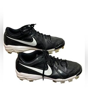 Nike Unify Women’s Softball Cleat black and white size 9